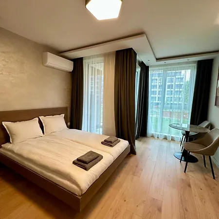 Апартамент Eleve Residences -