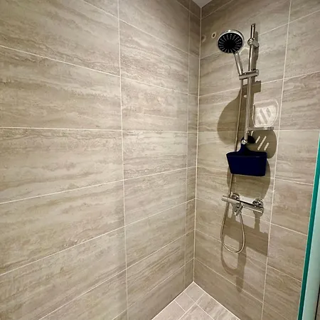 Апартамент Eleve Residences -