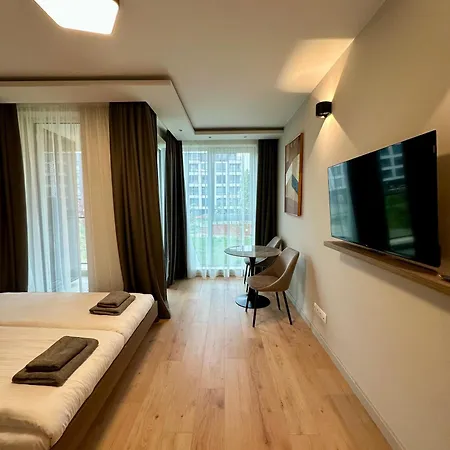 Апартамент Eleve Residences -